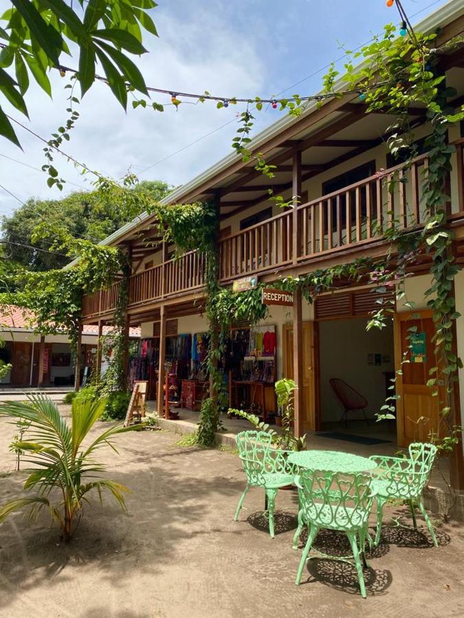 El Hostel Del Patio Tortuguero Luaran gambar